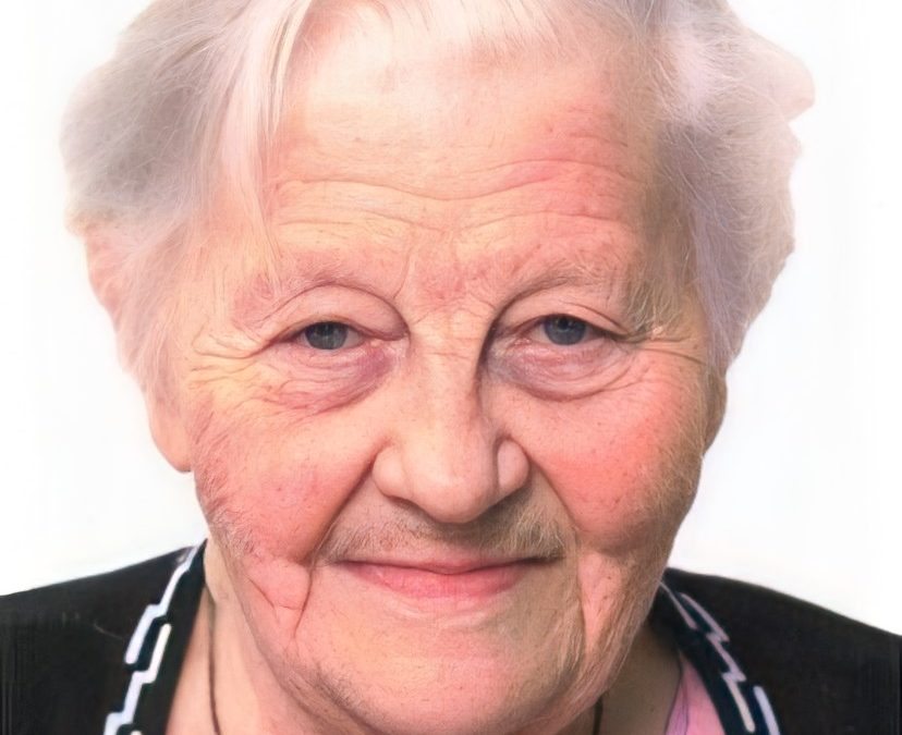 Yolande DEGHUSTENERRE